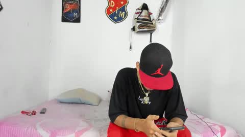 Snapshot of johan_and_antonella chatting on 09-30-25, 03:22 johan_and_antonella online show from 09-30-25, 03:22