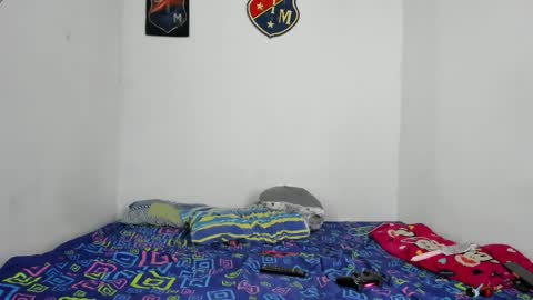 Snapshot of johan_and_antonella chatting on 10-19-25, 04:57 johan_and_antonella online show from 10-19-25, 04:57