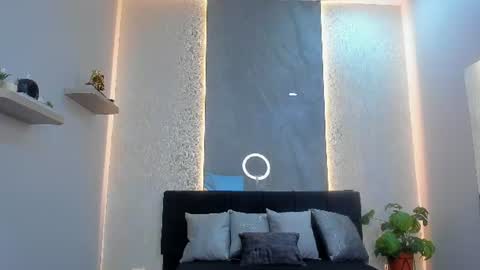 Snapshot of johan_williams_07 chatting on 06-19-26, 12:15 Johan Williams online show from 06-19-26, 12:15