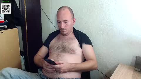 Snapshot of johanbarker chatting on 12-24-24, 02:22 Johan online show from 12-24-24, 02:22