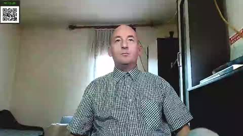 Snapshot of johanbarker chatting on 12-28-24, 01:17 Johan online show from 12-28-24, 01:17