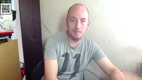 Snapshot of johanbarker chatting on 02-10-25, 02:16 Johan online show from 02-10-25, 02:16