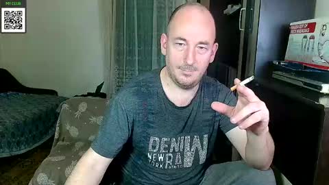 Snapshot of johanbarker chatting on 02-19-25, 11:17 Johan online show from 02-19-25, 11:17