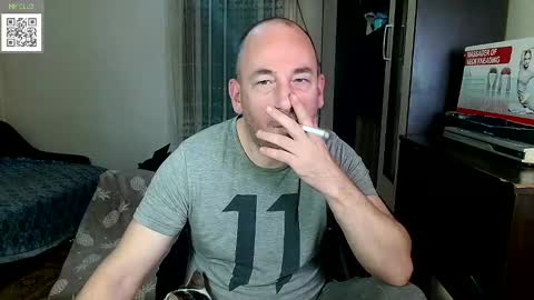 Snapshot of johanbarker chatting on 03-10-25, 08:37 Johan online show from 03-10-25, 08:37