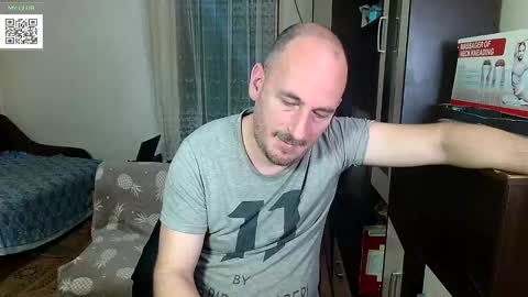 Snapshot of johanbarker chatting on 03-12-25, 10:05 Johan online show from 03-12-25, 10:05