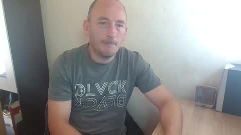 Snapshot of johanbarker chatting on 09-21-25, 09:44 Johan online show from 09-21-25, 09:44