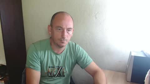 Snapshot of johanbarker chatting on 10-22-25, 01:00 Johan online show from 10-22-25, 01:00