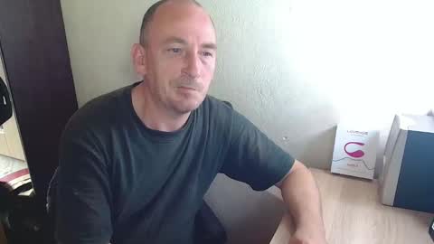 Snapshot of johanbarker chatting on 11-16-25, 01:06 Johan online show from 11-16-25, 01:06