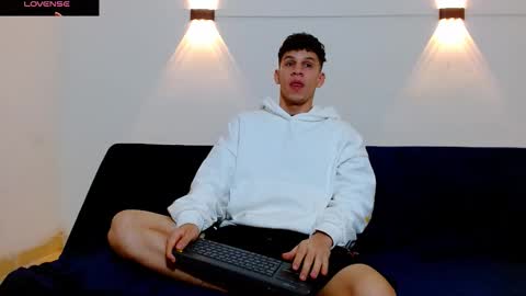 john_ssnow29 online show from 12-20-25, 10:55