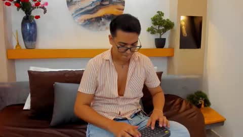 Snapshot of johnbelrose chatting on 10-13-25, 06:52 johnbelrose online show from 10-13-25, 06:52