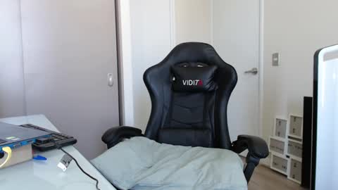 Snapshot of johnklleyn chatting on 02-06-25, 06:13 john online show from 02-06-25, 06:13