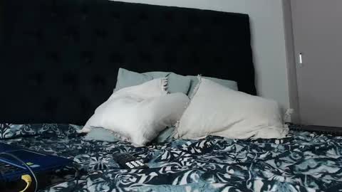 Snapshot of johnklleyn chatting on 09-08-25, 08:30 john online show from 09-08-25, 08:30