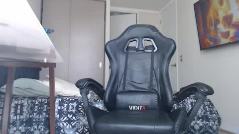 Snapshot of johnklleyn chatting on 09-17-25, 05:58 john online show from 09-17-25, 05:58