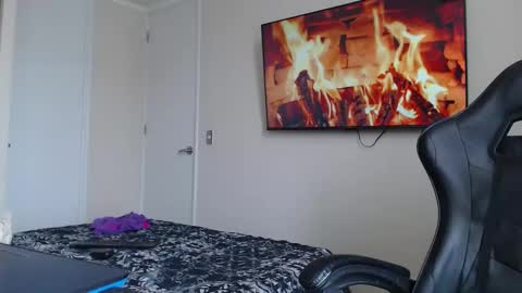 Snapshot of johnklleyn chatting on 09-19-25, 05:57 john online show from 09-19-25, 05:57