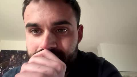 Snapshot of johnmayer89 chatting on 01-06-26, 02:43 JohnMayer 89 online show from 01-06-26, 02:43