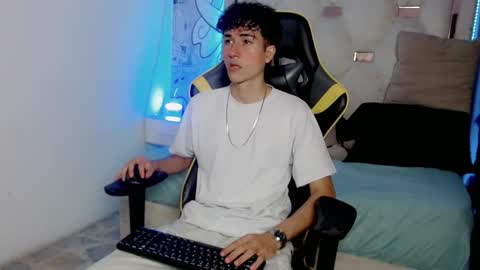 johnny_cagee online show from 12-14-25, 04:07