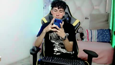 johnny_cagee online show from 12-19-25, 05:03