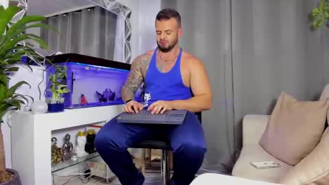 Snapshot of johnnygrayson_ chatting on 12-26-24, 08:21 JOHNNY online show from 12-26-24, 08:21