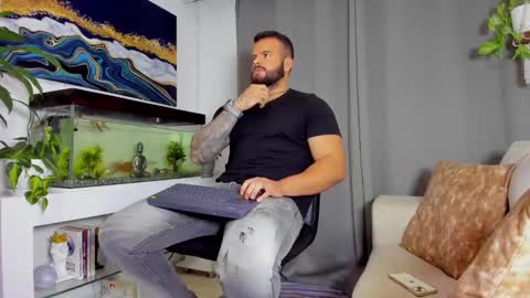 Snapshot of johnnygrayson_ chatting on 01-27-25, 11:54 JOHNNY online show from 01-27-25, 11:54