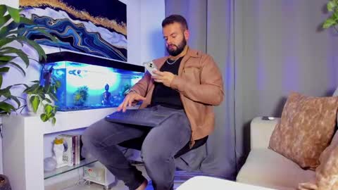 Snapshot of johnnygrayson_ chatting on 01-29-25, 11:14 JOHNNY online show from 01-29-25, 11:14