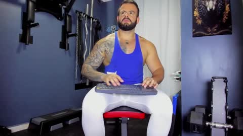 Snapshot of johnnygrayson_ chatting on 01-31-25, 11:35 JOHNNY online show from 01-31-25, 11:35