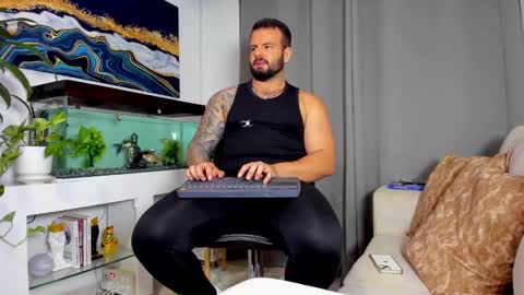 Snapshot of johnnygrayson_ chatting on 02-21-25, 12:05 JOHNNY online show from 02-21-25, 12:05