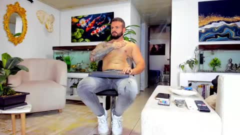 Snapshot of johnnygrayson_ chatting on 03-08-25, 09:29 JOHNNY online show from 03-08-25, 09:29