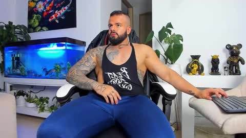 Snapshot of johnnygrayson_ chatting on 09-08-25, 11:48 JOHNNY online show from 09-08-25, 11:48