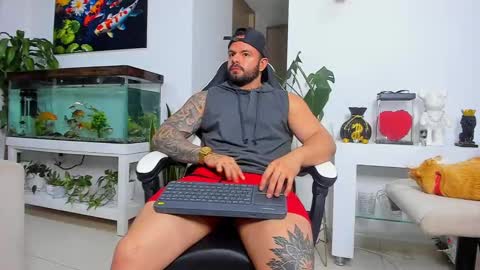 Snapshot of johnnygrayson_ chatting on 10-05-25, 12:53 JOHNNY online show from 10-05-25, 12:53