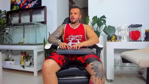 Snapshot of johnnygrayson_ chatting on 11-02-25, 11:40 JOHNNY online show from 11-02-25, 11:40