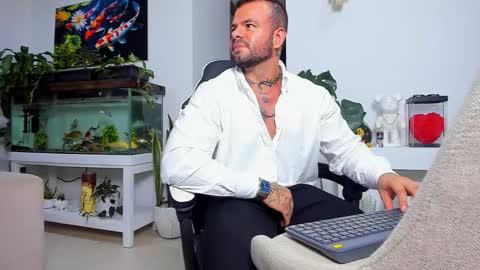 Snapshot of johnnygrayson_ chatting on 11-07-25, 02:11 JOHNNY online show from 11-07-25, 02:11