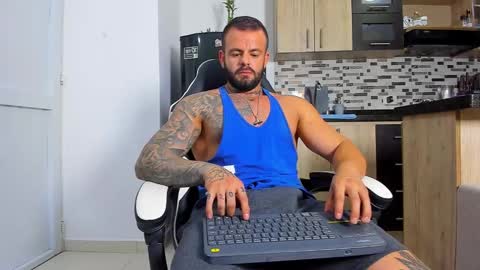 Snapshot of johnnygrayson_ chatting on 11-24-25, 11:37 JOHNNY online show from 11-24-25, 11:37