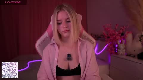 Paula online show from 04-12-26, 01:10