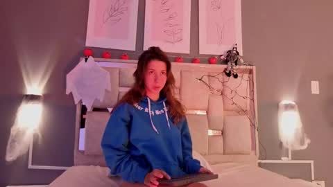 Snapshot of jolie_lov chatting on 09-30-25, 01:49 jolie_lov online show from 09-30-25, 01:49