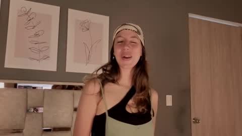 Snapshot of jolie_lov chatting on 11-19-25, 01:33 jolie_lov online show from 11-19-25, 01:33