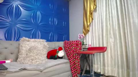 Snapshot of jolieduvalle chatting on 12-16-25, 12:43 Jolie online show from 12-16-25, 12:43