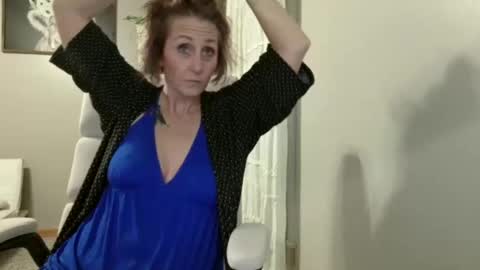 Jolie online show from 11-19-25, 11:05