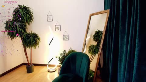 Snapshot of jolly_bean chatting on 02-27-25, 10:20 Polly online show from 02-27-25, 10:20