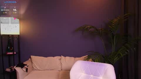 Snapshot of jolly_bean chatting on 10-30-25, 02:24 Polly online show from 10-30-25, 02:24