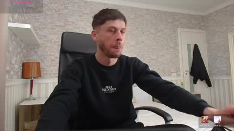 Snapshot of jonahshaw chatting on 04-26-26, 04:32 JonahShaw online show from 04-26-26, 04:32