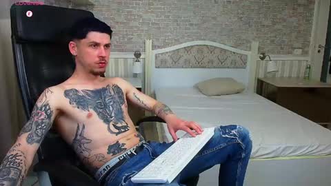 Snapshot of jonahshaw chatting on 05-12-26, 04:53 JonahShaw online show from 05-12-26, 04:53