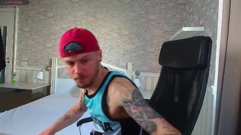 Snapshot of jonahshaw chatting on 05-25-26, 04:29 JonahShaw online show from 05-25-26, 04:29