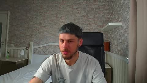 Snapshot of jonahshaw chatting on 06-01-26, 04:14 JonahShaw online show from 06-01-26, 04:14