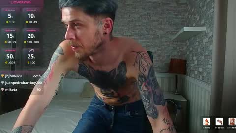 Snapshot of jonahshaw chatting on 06-01-26, 04:20 JonahShaw online show from 06-01-26, 04:20