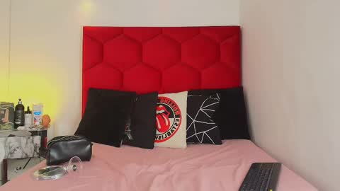 Snapshot of jonas_hiill chatting on 02-19-25, 01:06 Jonas online show from 02-19-25, 01:06