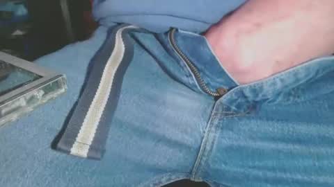 Snapshot of joncpics chatting on 12-18-25, 09:21 joncpics online show from 12-18-25, 09:21