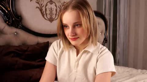 Snapshot of jonnienita chatting on 02-22-26, 12:26 Alice online show from 02-22-26, 12:26