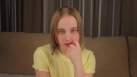 Snapshot of jonnienita chatting on 02-27-26, 11:32 Alice online show from 02-27-26, 11:32