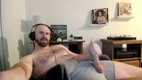 Snapshot of jonnlulz chatting on 12-18-24, 01:59 Jon online show from 12-18-24, 01:59