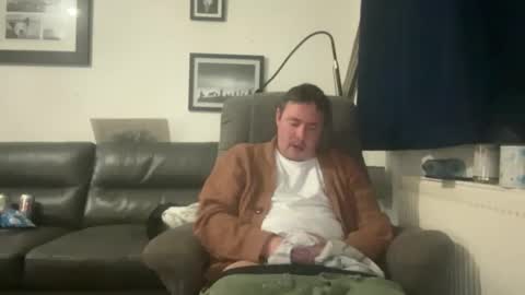 Snapshot of jonnybeeswax7376964133 chatting on 10-22-25, 09:03 jonnybeeswax7376964133 online show from 10-22-25, 09:03